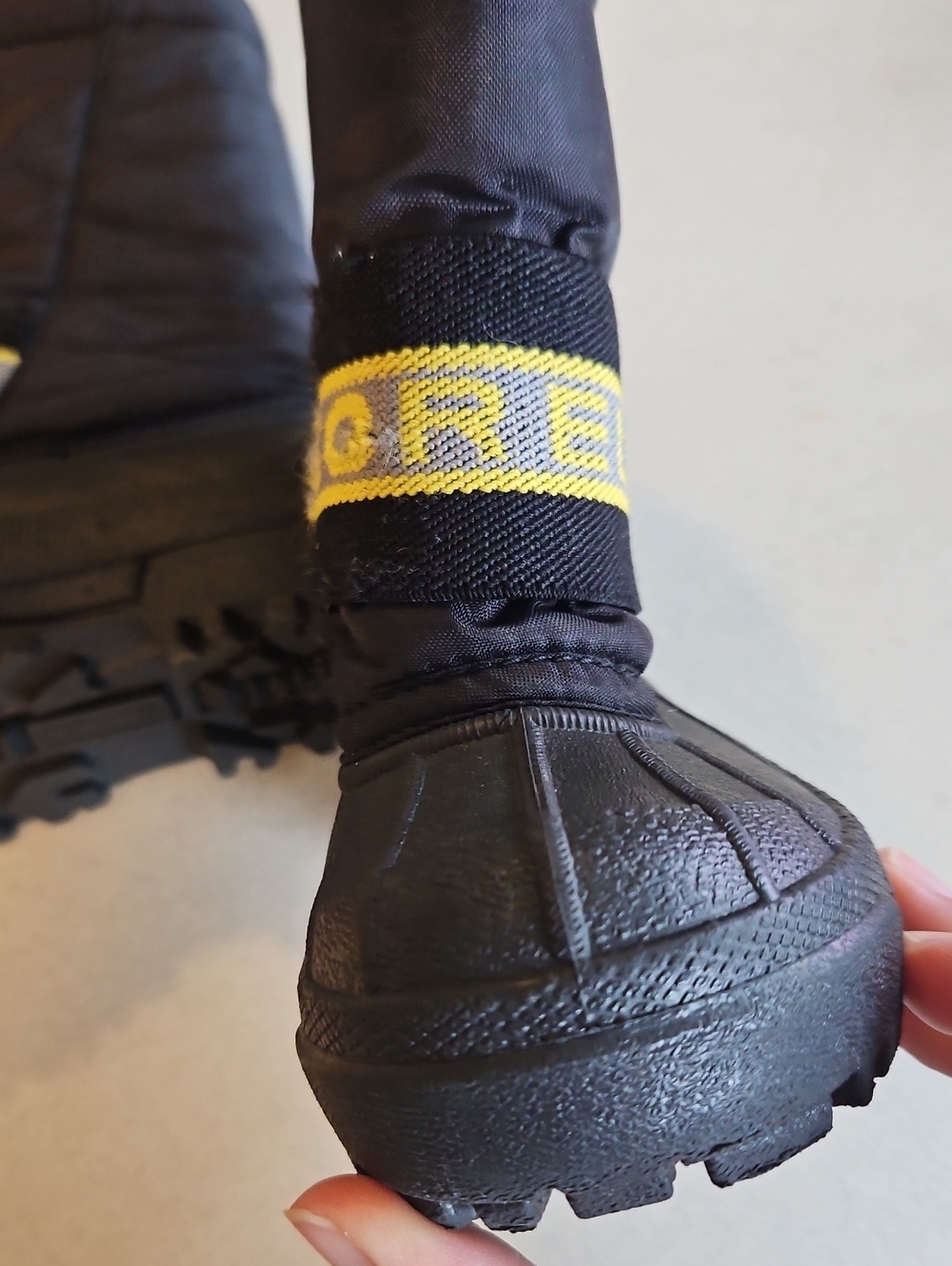 Sorel Black Snowboots - Picture 2 of 10